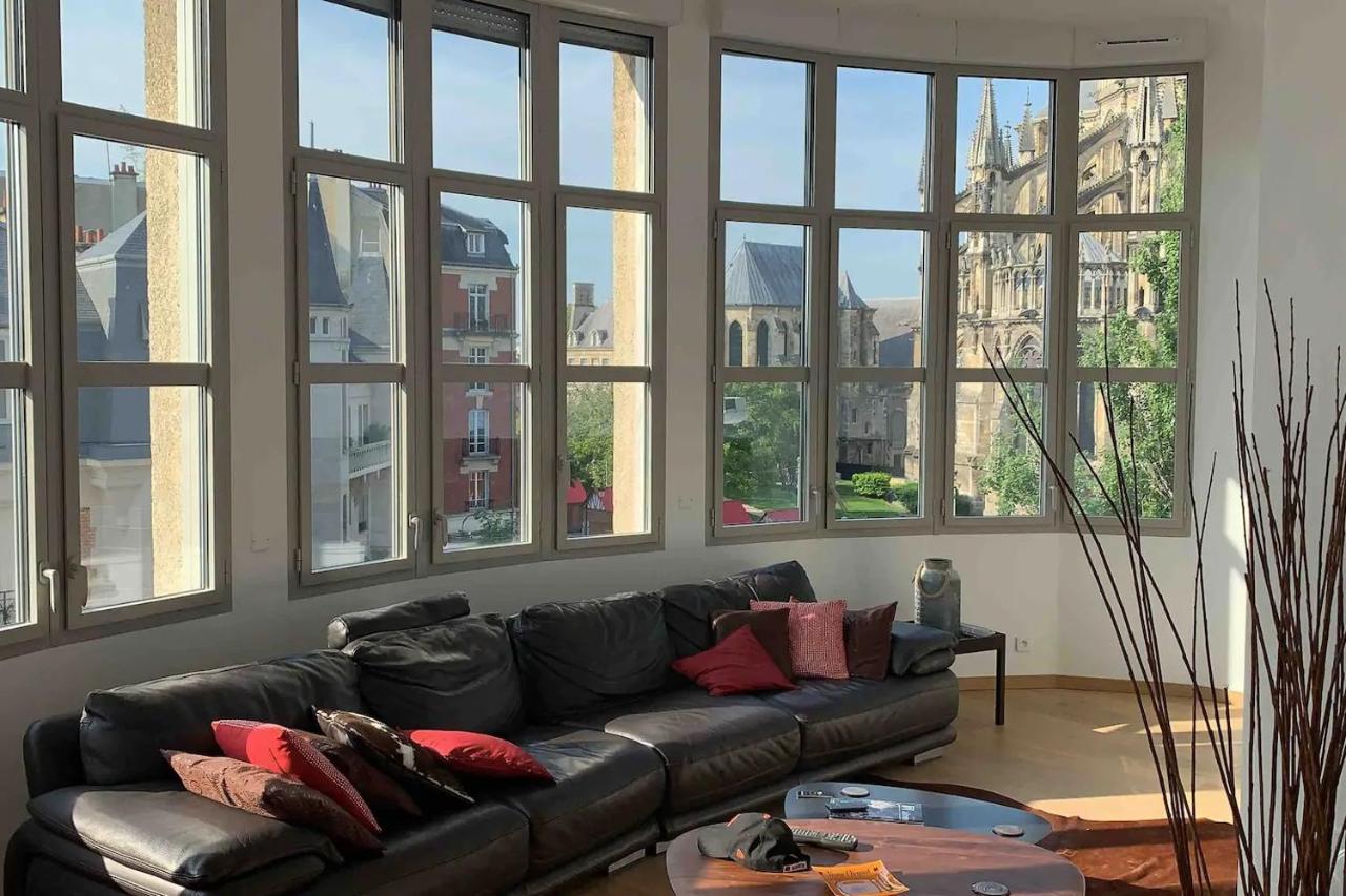 Loft Des Sacres - Vue Unique Sur La Cathedrale Apartment Reims Exterior photo